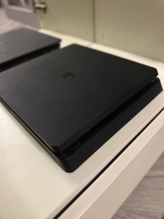 Продам PS4 Slim 1 тб