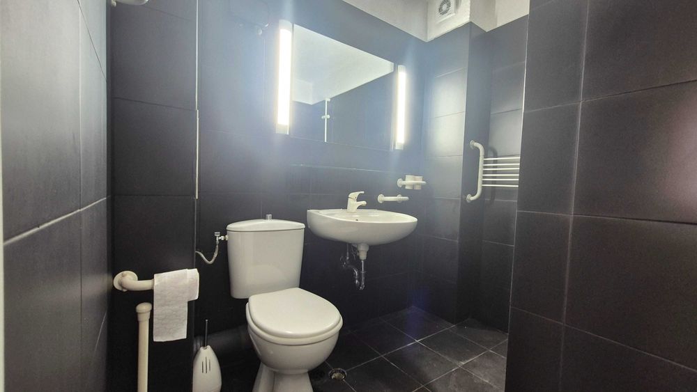 Тристаен апартамент под наем – Център София (Солунска / бул. Витошка)