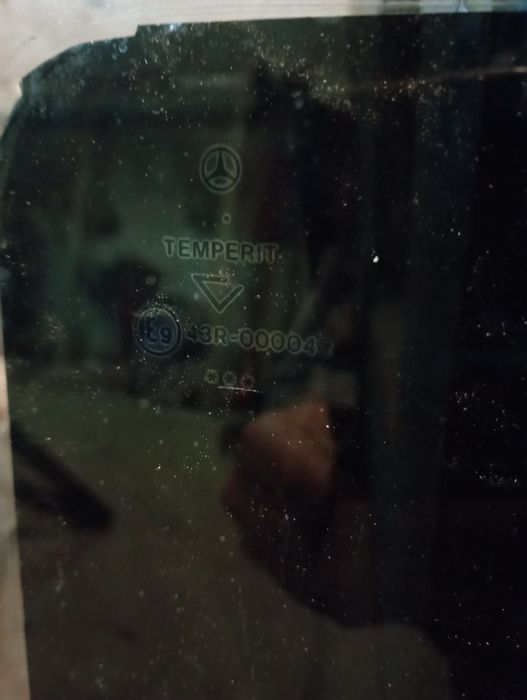 Продам стекла на Мерседес.