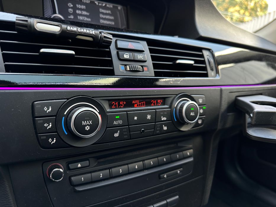 BMW Seria 3 E91 318d – 2010 | Automată | Trapa panoramică