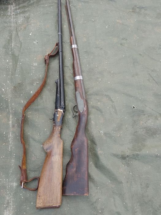 Baionete și panoplii de puști la prețuri diferite