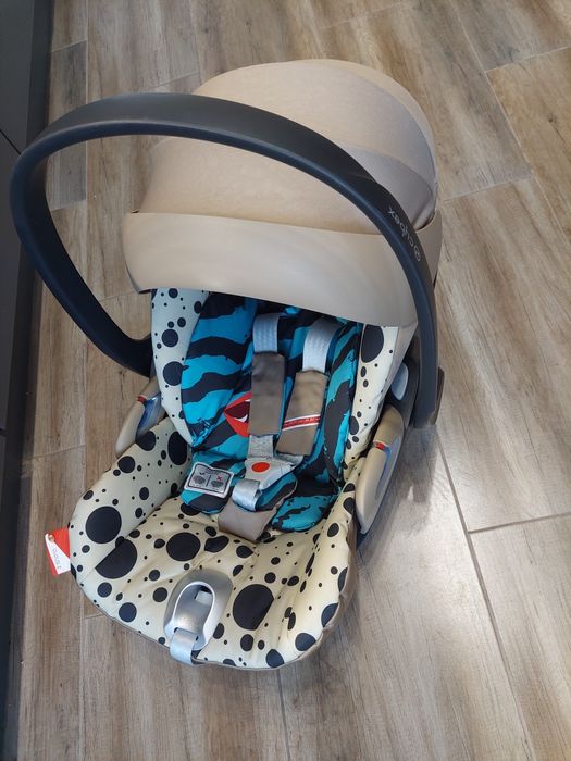 Стол за кола Cybex Cloud Z i-size Karolina Kurkova плюс нов дъждобран