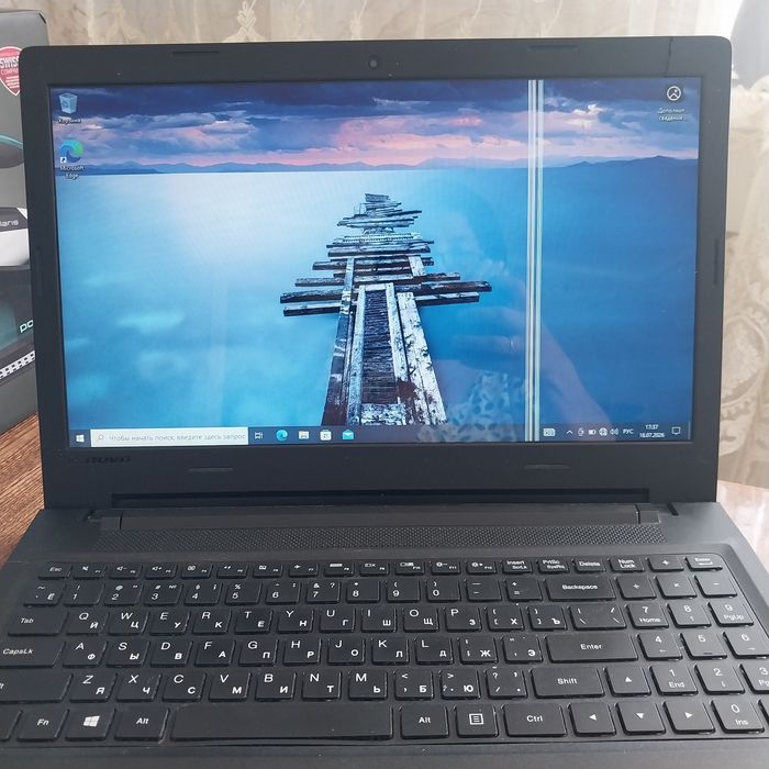 Ноутбук марки Lenovo