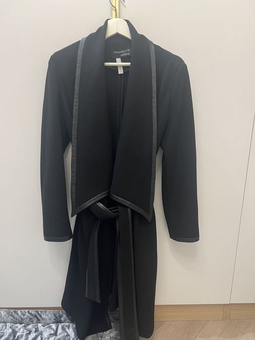 Плащ черный