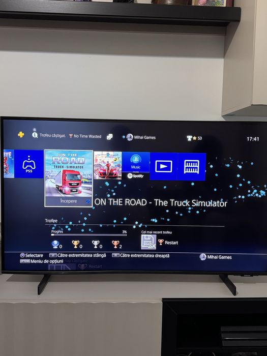 Vând playstation 4 pro