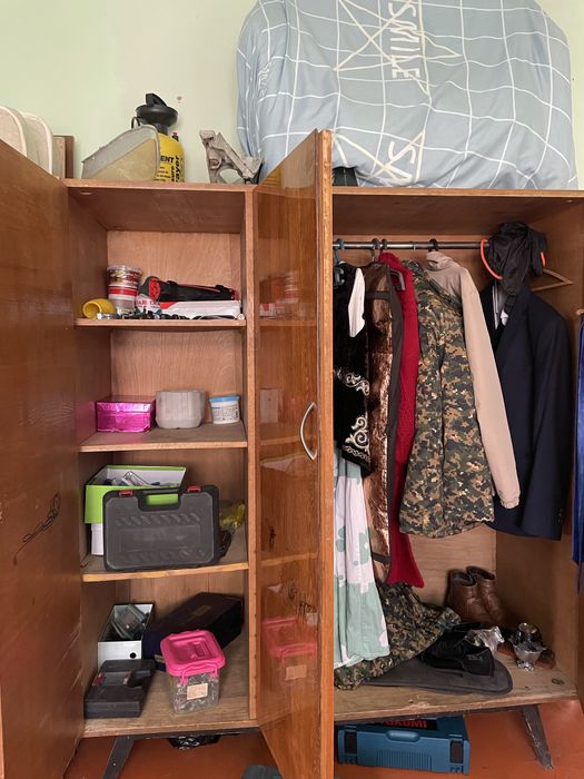 Старый шкаф продам