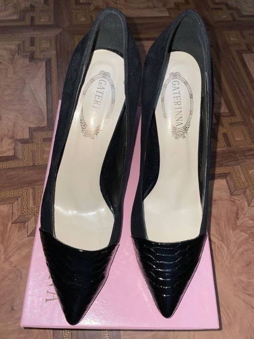 Новые классические лодочки из нубука, носик лаковый, размер 40