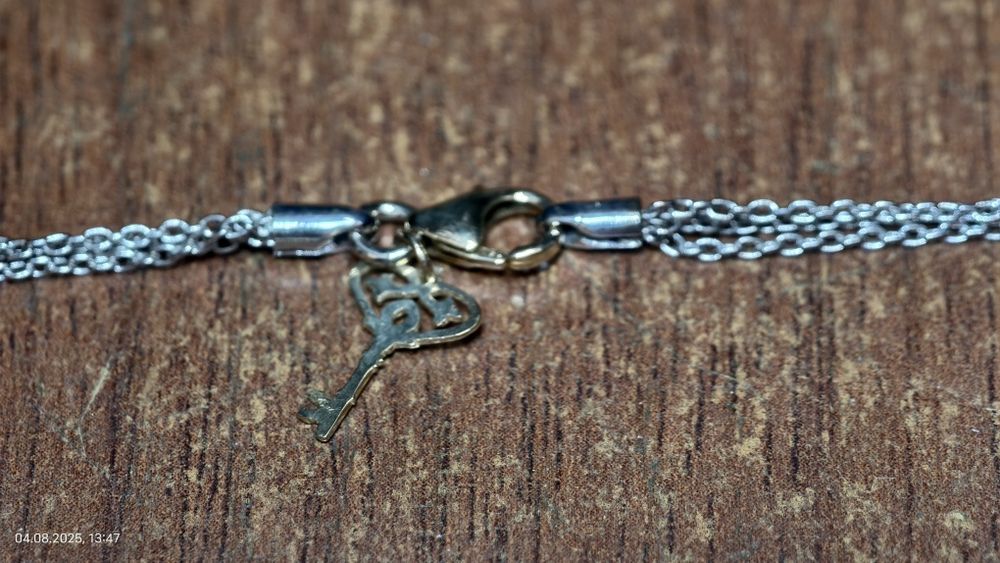 Кулон с бриллиантами  Love