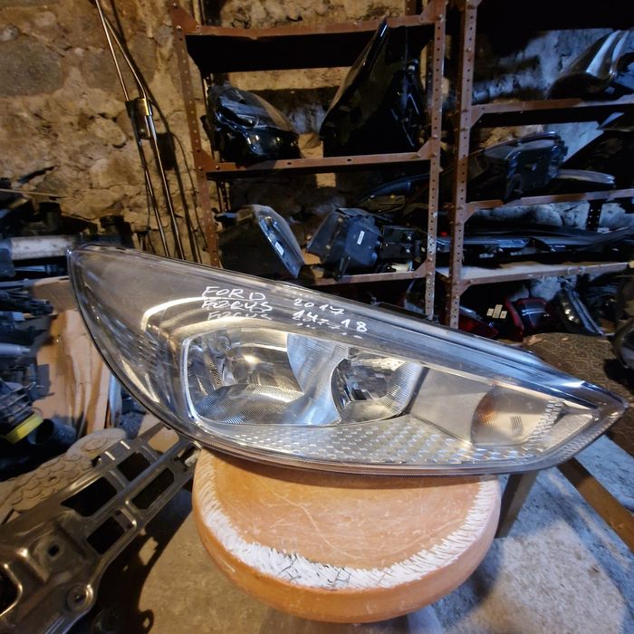 Ford Focus 2017 ляв и десен фар 14-18