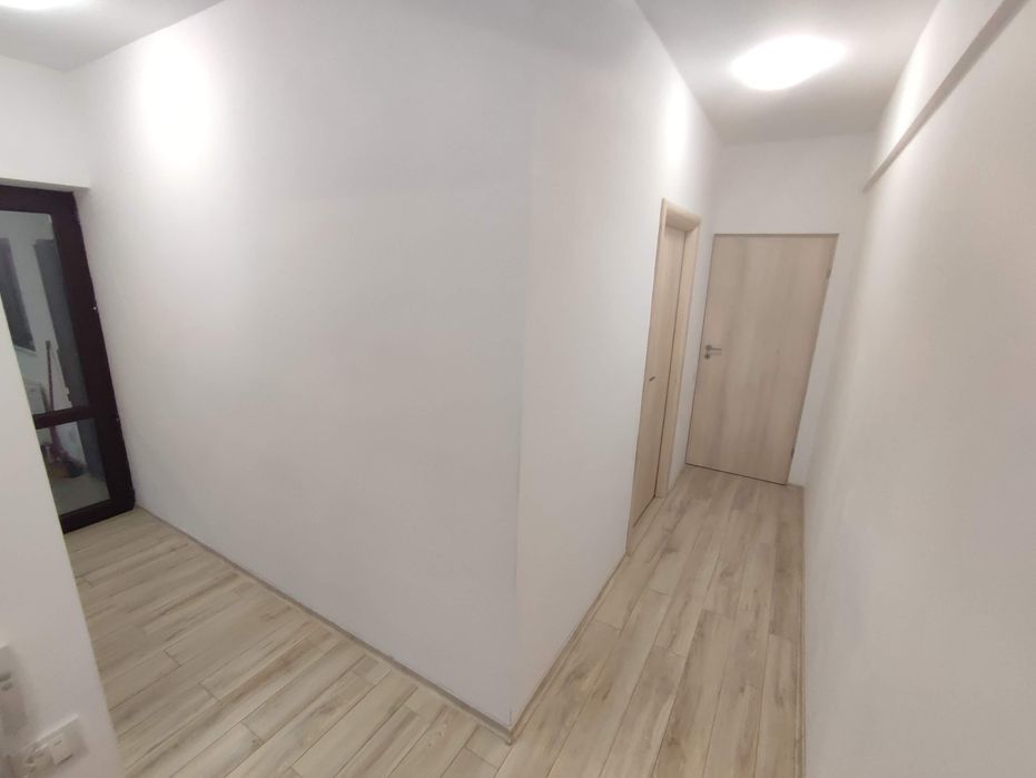 Apartament de închiriat 60 mp 2 dormitoare + curte / gradina proprie 50mp + loc parcare, pe str Safirului