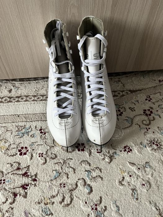 Продам коньки женские