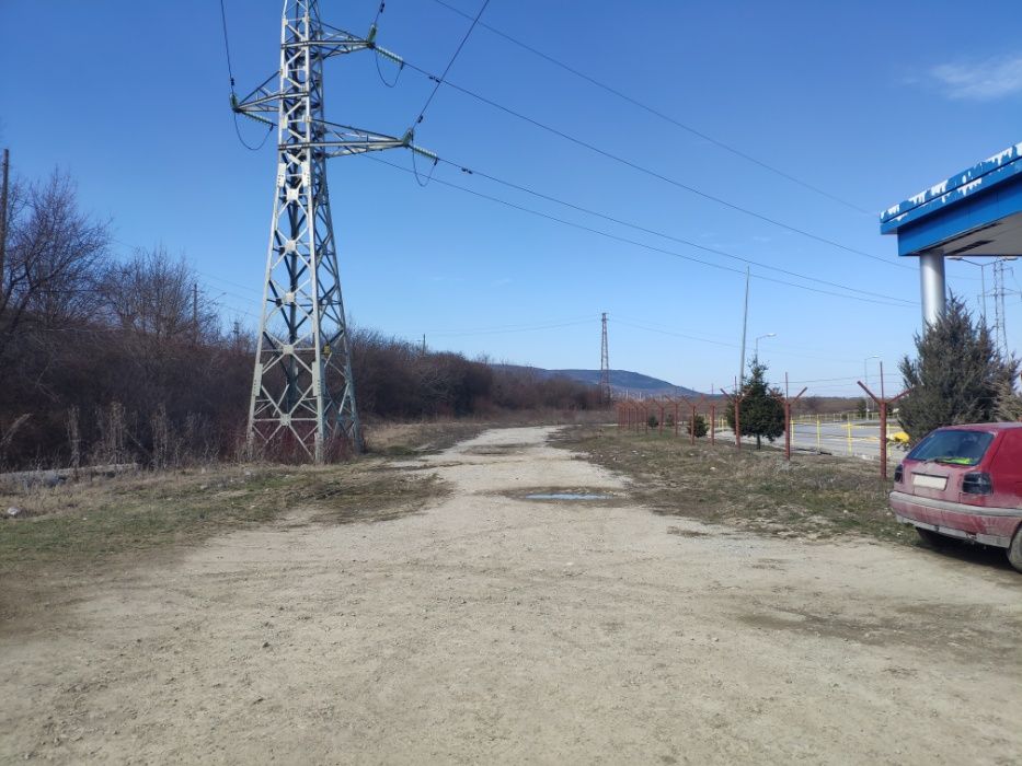 Парцел 17082кв.м граничещ със Шишеджам Търговище