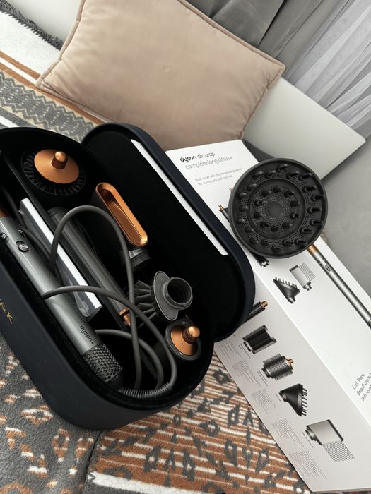 Продам дайсон оригинал