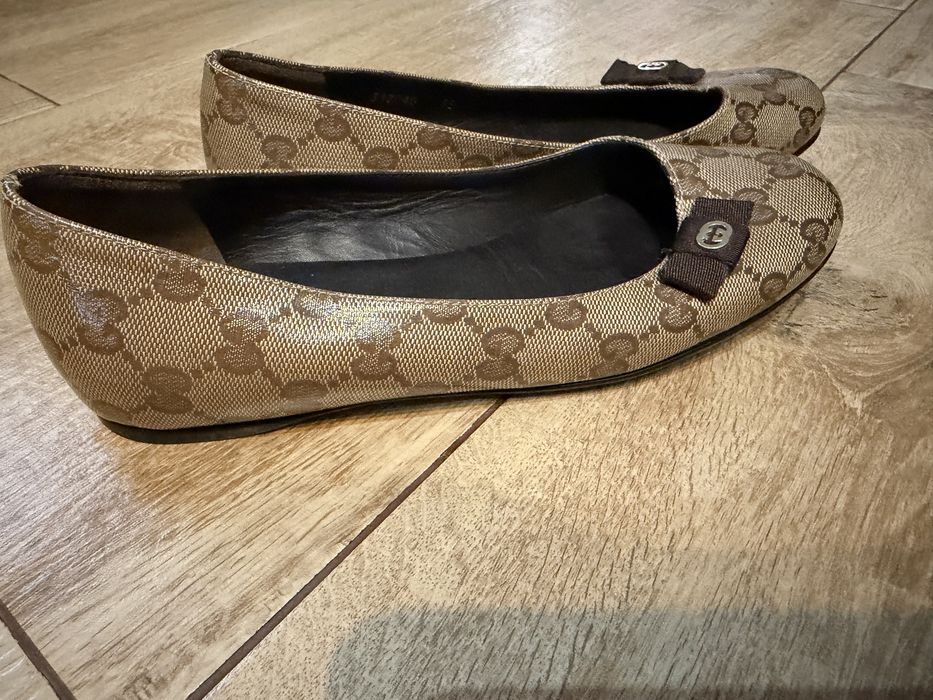 Vand balerini originali de culare bej,in conditii foarte bune marimea 35,balerinii sunt purtați doar o singura data!
