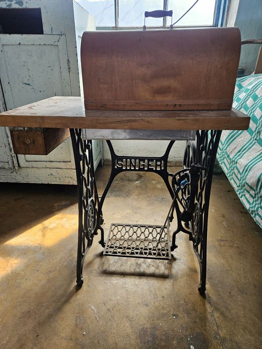 Швейная машинка со станиной SINGER