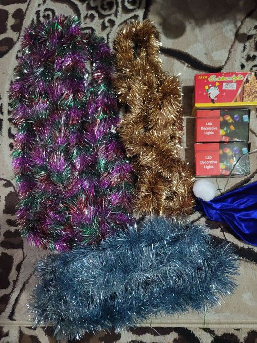 Цена низкая  до 4 января Ёлка 2.50м+со всеми украшениями и не только