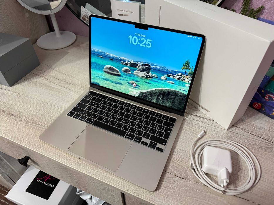 Макбук Аир 13. Новый, на гарантии. Всего 3 цикла зарядки. ЕАС