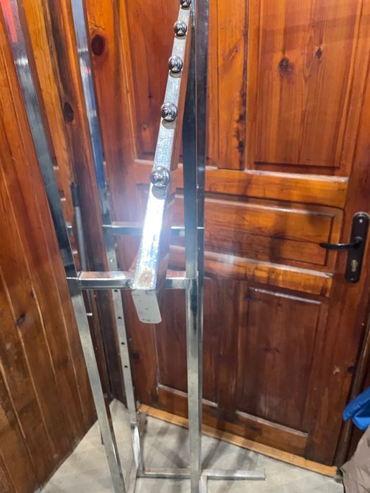 Закачалка за дрехи колани