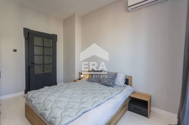 Продава се Четиристаен апартамент в София, Център - 110 кв.м за 2481 €/кв.м - Снимка #9