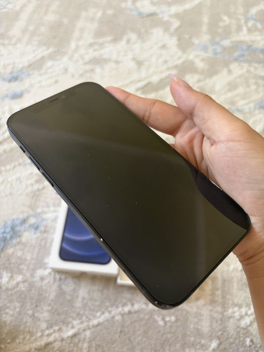 Продам iPhone 12