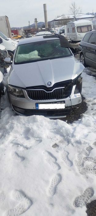 Autoturism avariat SKODA OCTAVIA.