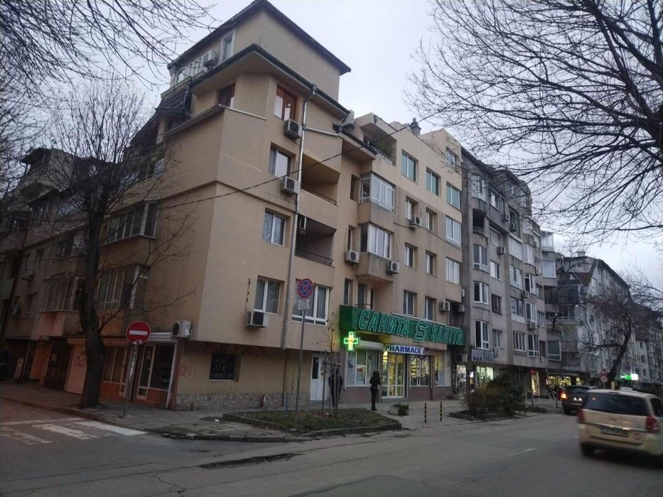 Под наем обзаведена партерна боксионера ЦЕНТЪР   Собственик
Собственик дава под наем обзаведена гарсионера кв. Бузлуджа.
Блокът е цялостно саниран
Ко