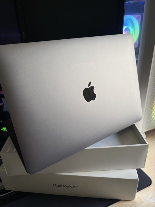 MacBook Air M1, 100% baterie, nedesfacut
