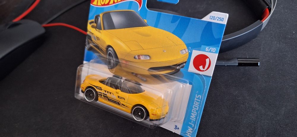 Masinuta hotwheels Mazda MX-5 MIATA 91