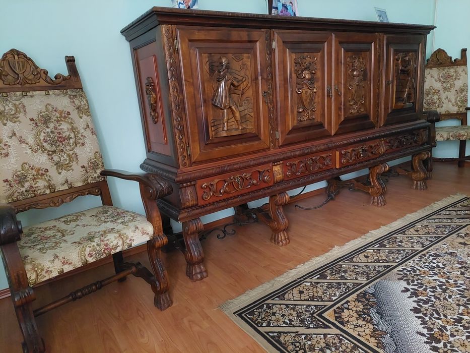 Mobila sculptata stil renastere