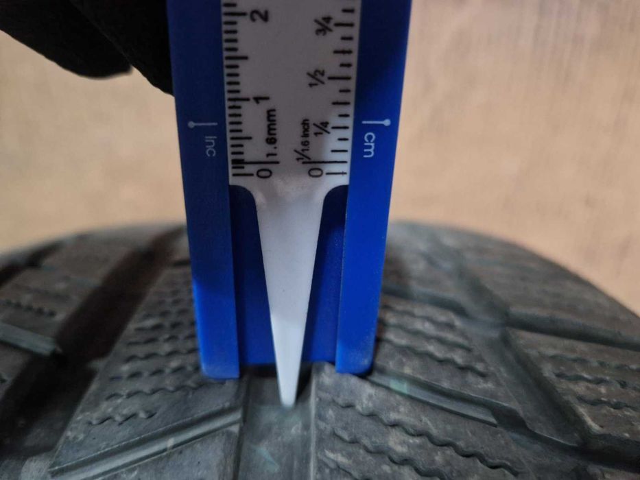 2 Toyo R18 245/45
зимни гуми
DOT2523