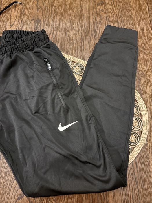 pantaloni nike M