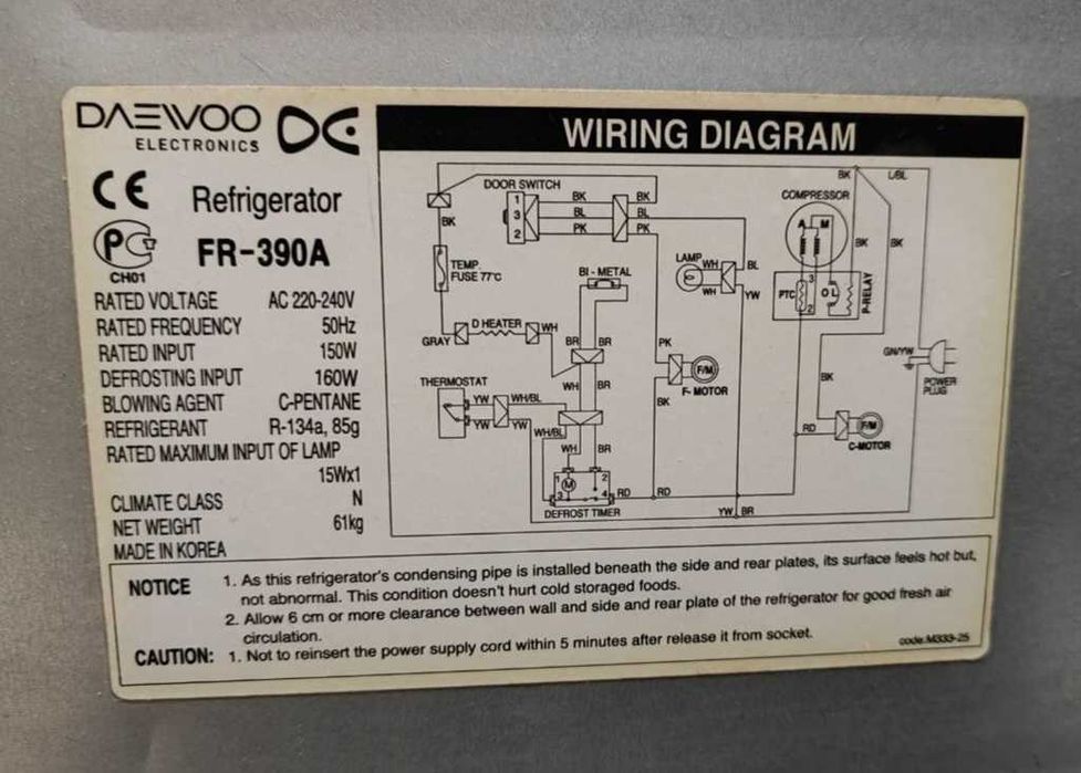 Срочно продаю двух камерный холодильник Daewoo