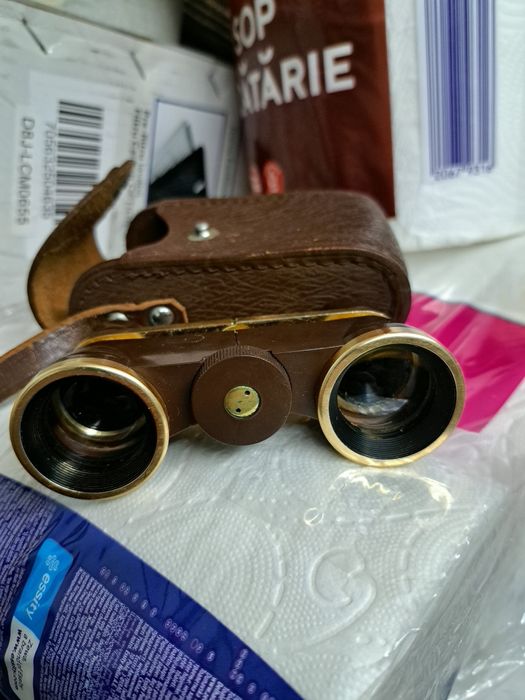 Vănd binoclu Damă !