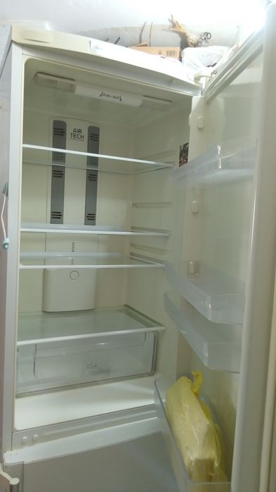 Продам на запчасти холодильник