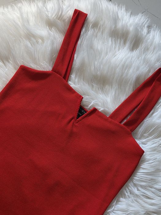 Costum de corp roșu Amisu