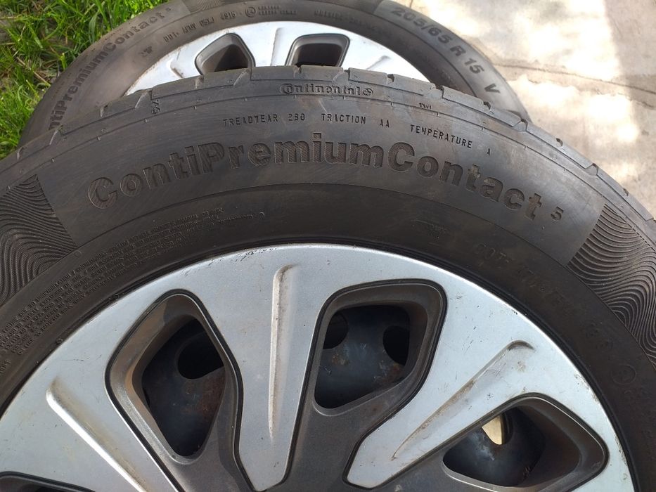 Гуми два броя 205/65/15