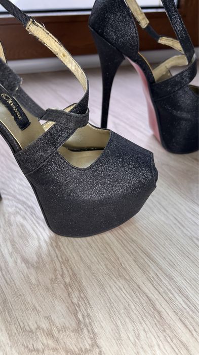Sandale negru cu toc de 15