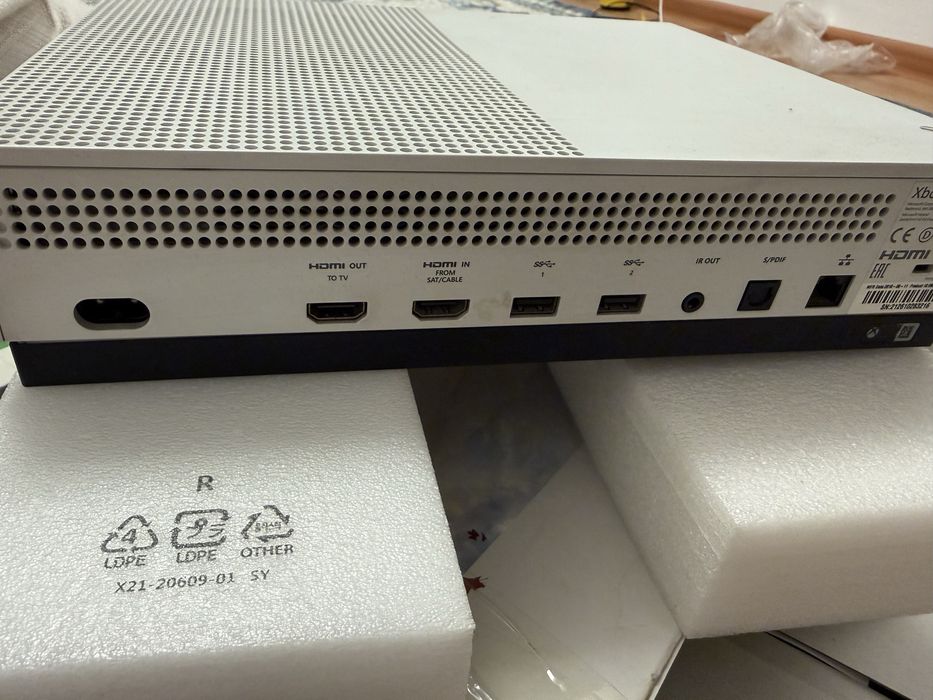 XBOX ONE S. В ПРОДАЖЕ, цена договорная.