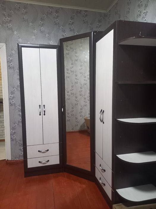 Продам  угловой шкаф новое состояние