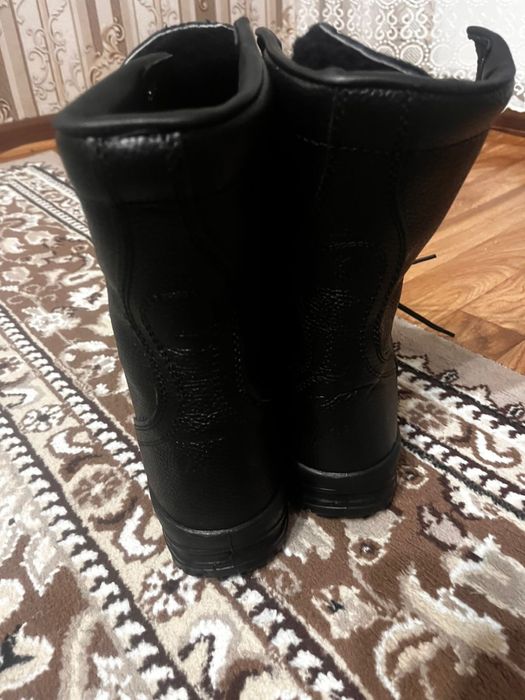 Аяқ киім сатылады