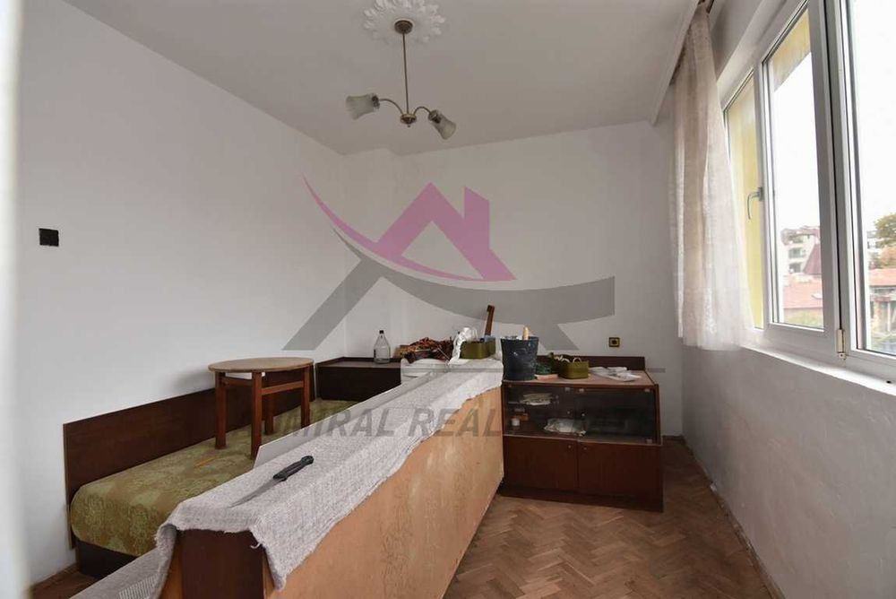 Продава се Тристаен апартамент в Варна, Цветен квартал - 80 кв.м за 1850 €/кв.м - Снимка #2