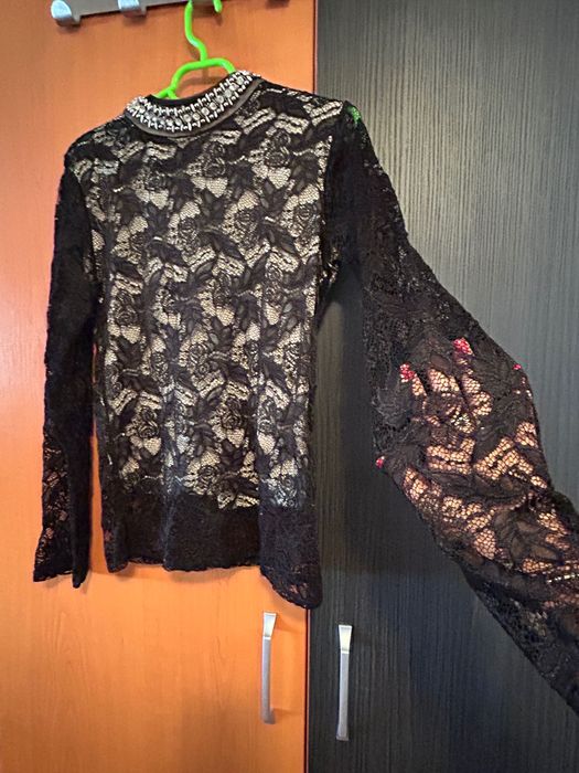Bluză din dantelă ……