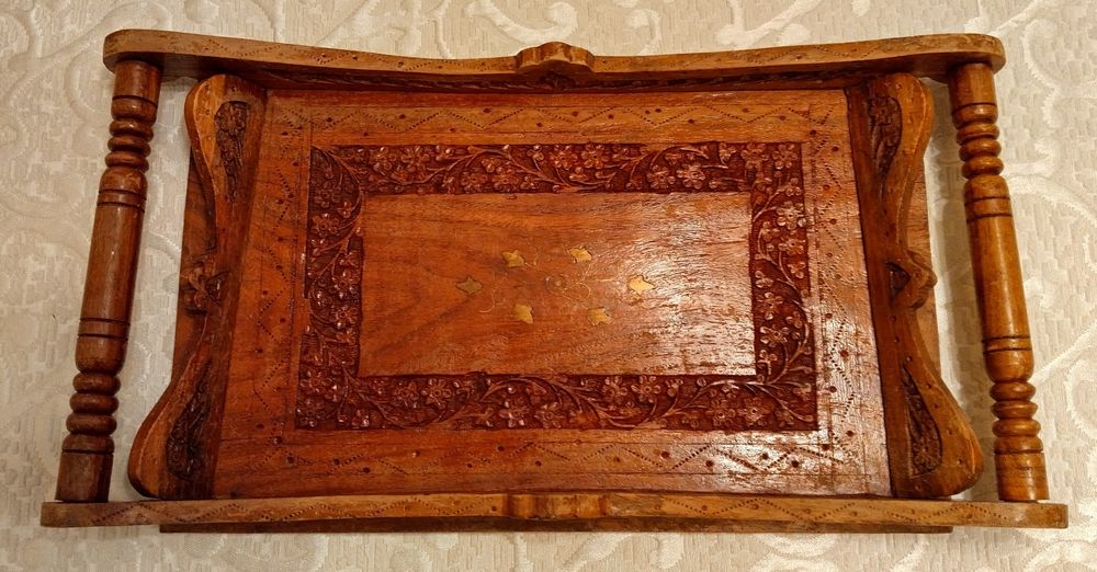 Поднос с дърворезба