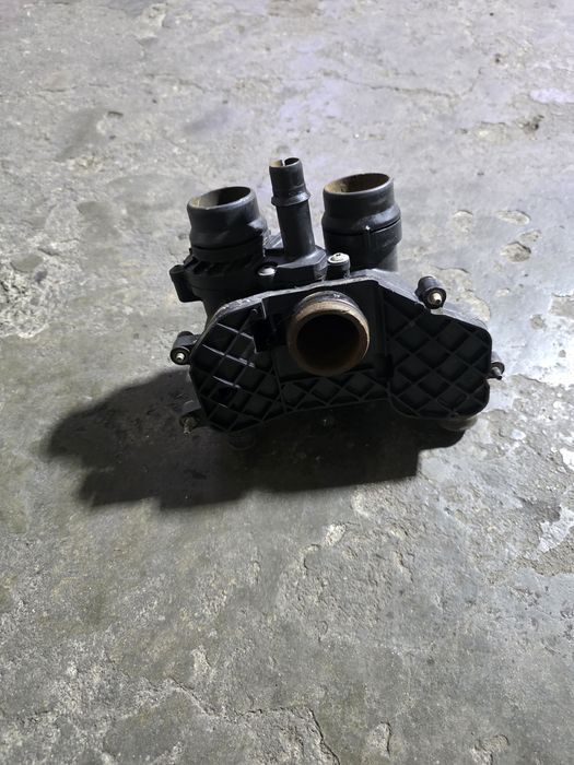 Корпус за термостат на Range Rover 4.4 V8 2013-2022 година
