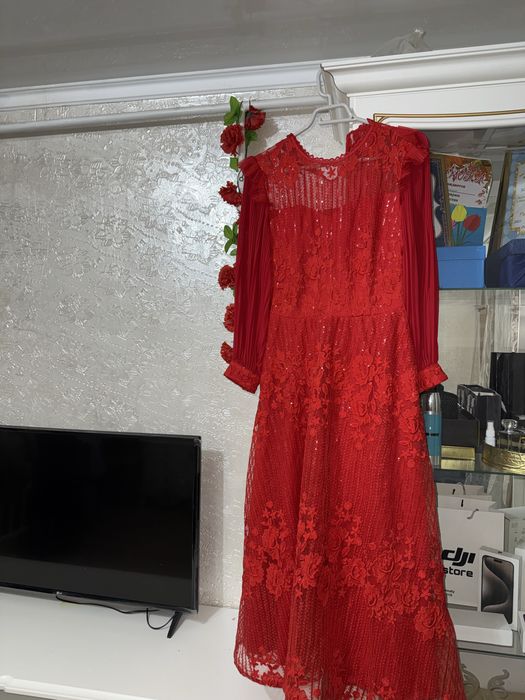Красное вечернее платье