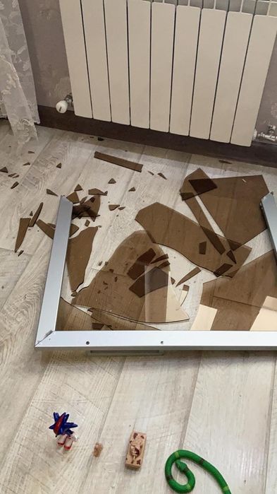 Замена зеркал, стекла. Ремонт мебели.