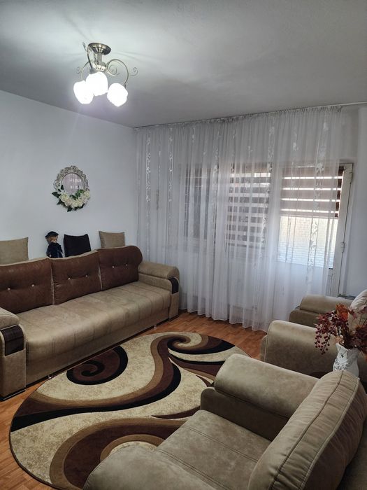 Vand apartament cu 3 camere! Central!!