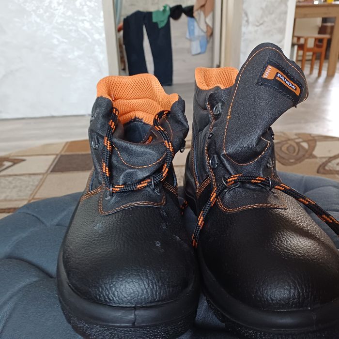 Ботинки летние,носок железный