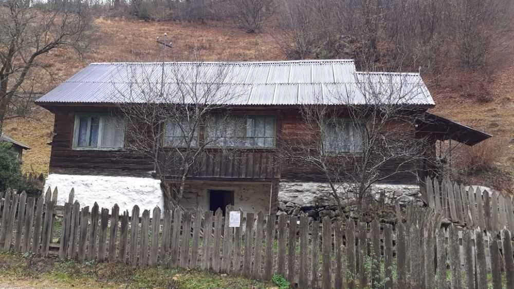 Vând casă țărănească!