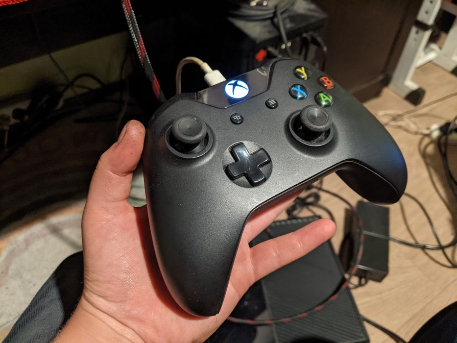 Продам xbox one идеал